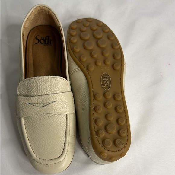 Sofft Cream Moccasins Slip-On Shoes - Picture 6 of 7